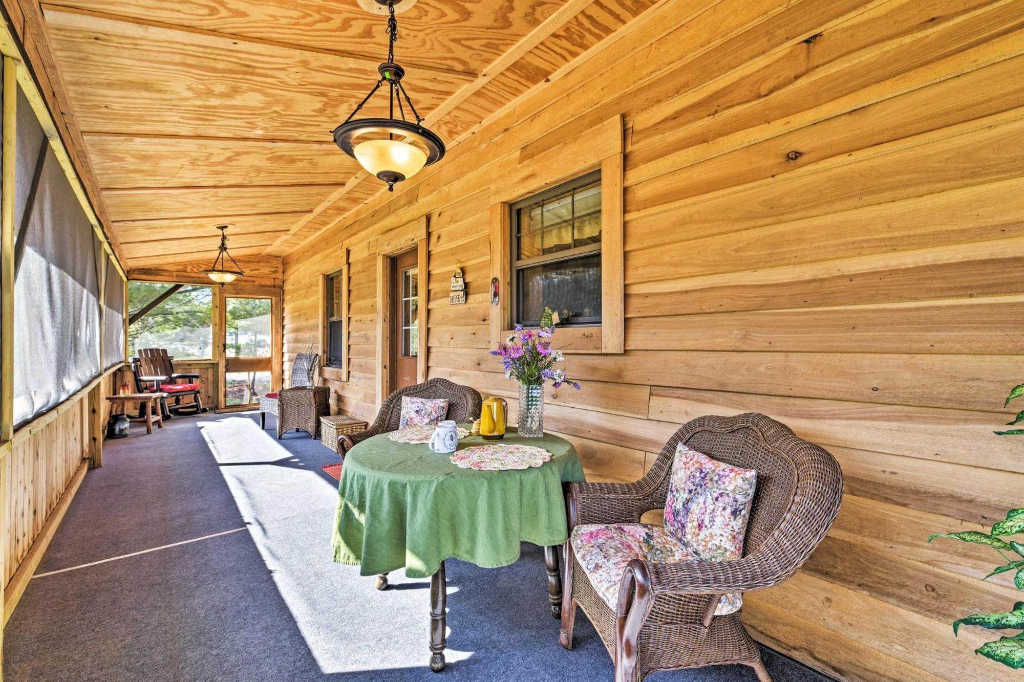 Honey House Cabin - A Quiet Countryside Retreat! Nappanee Exterior foto